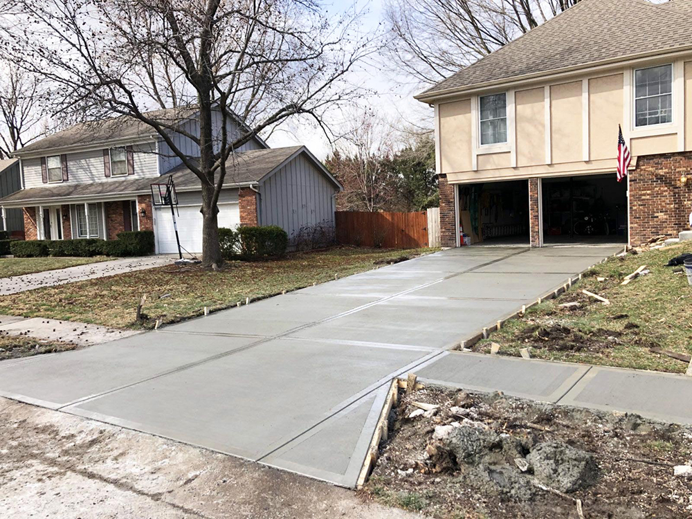 Four Easy Driveway Maintenance Tips for Homeowners