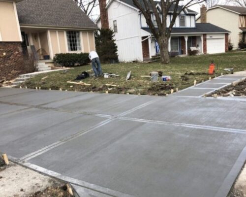 Ask These Questions Before Hiring A Concrete Driveway Contractor for Your Kansas City Home⁣